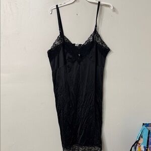 Elegant Black Lace Trim Nightgown 80’s